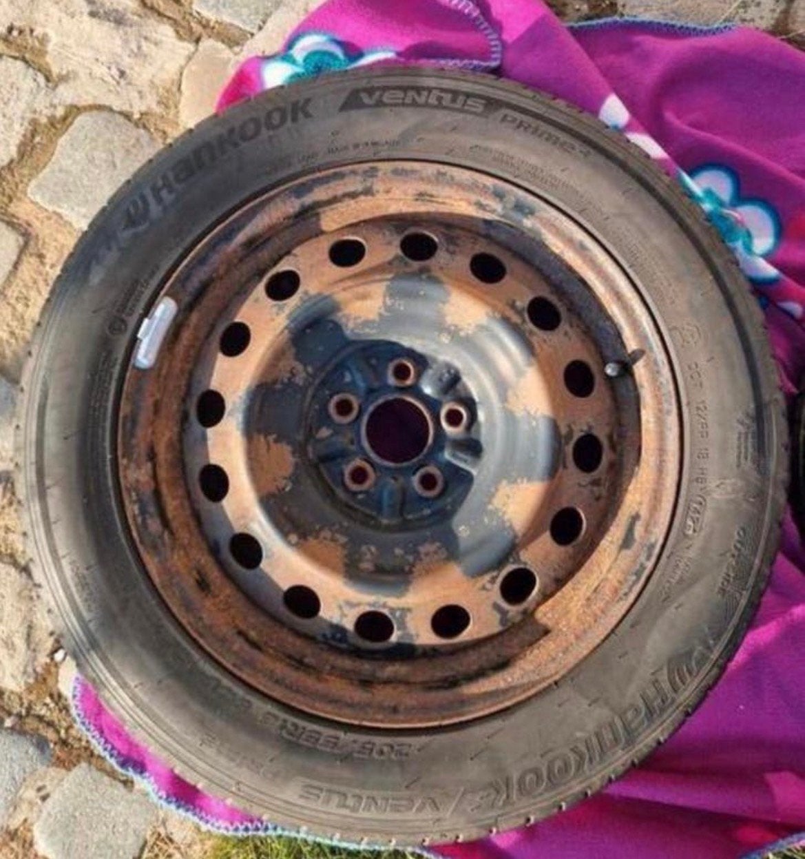 Roue de secours avec pneu Hankook 205/55 R16, Autos : Pièces & Accessoires, 4 Saisons, 16 pouces, Véhicule de tourisme, 205 mm