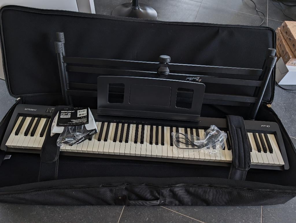 Piano Roland Fp10 + accesoires complet, Musique & Instruments, Enlèvement, Comme neuf, Noir, Piano