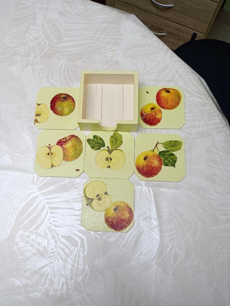 Sous verres carrés pomme, Maison & Meubles, Enlèvement ou Envoi