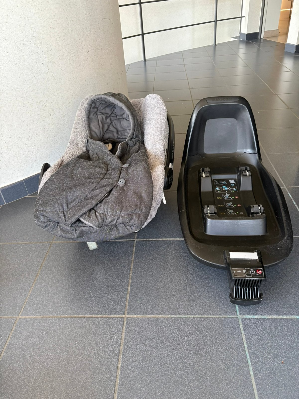 Maxi cosi Pebble plus met isofix basis en dekens, Ophalen, Gebruikt, Maxi-Cosi, Isofix