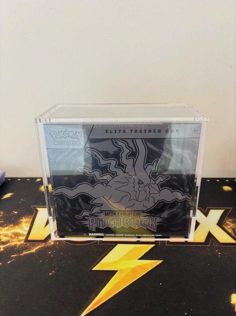 Pitch Black Elite Trainer Box (incl acryl), Ophalen of Verzenden, Nieuw, Boosterbox