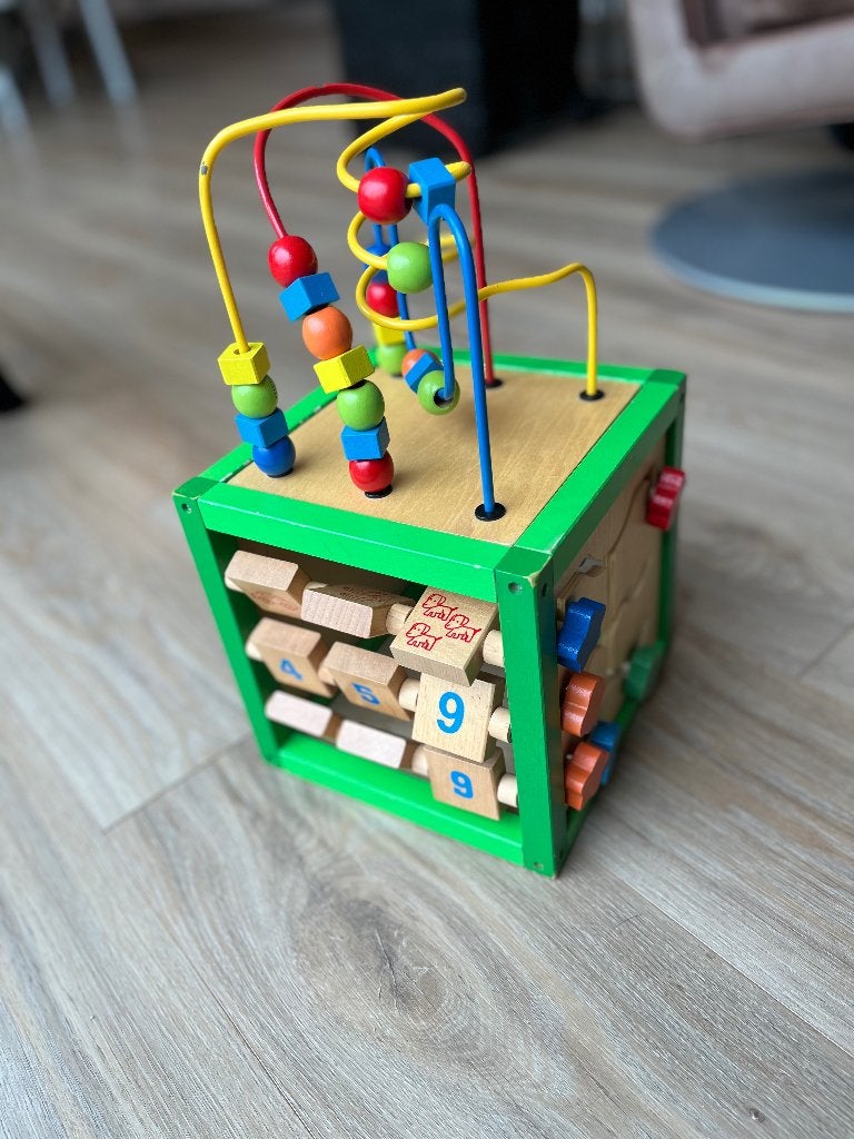 Cube d’activités pour enfants (2 ans et plus), Enfants & Bébés, Enlèvement, Utilisé