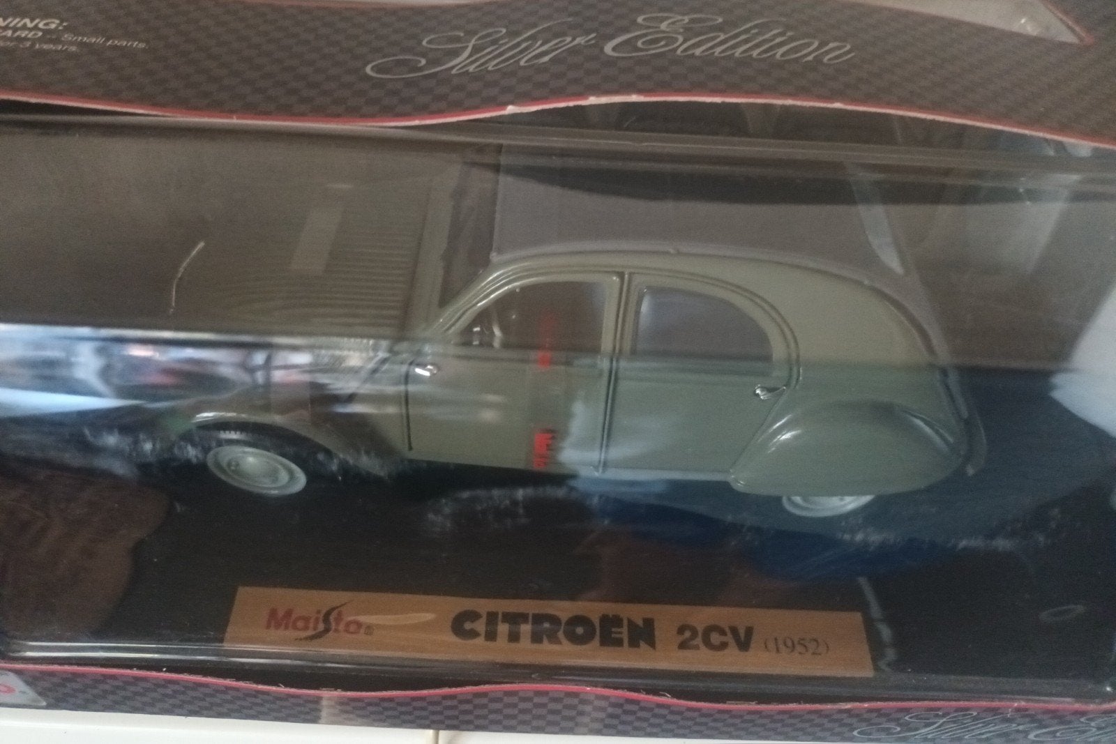 Maisto Citroën 2CV 1952, Hobby en Vrije tijd, Modelauto's | 1:18, Ophalen of Verzenden, Zo goed als nieuw, Auto, Maisto