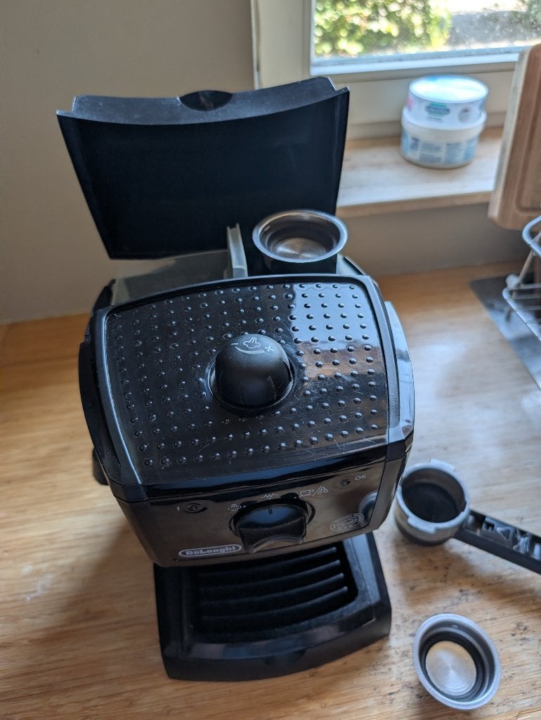Cafetière Delonghi, Electroménager, Cafetières, Café moulu, Réservoir d'eau amovible, 1 tasse, Utilisé
