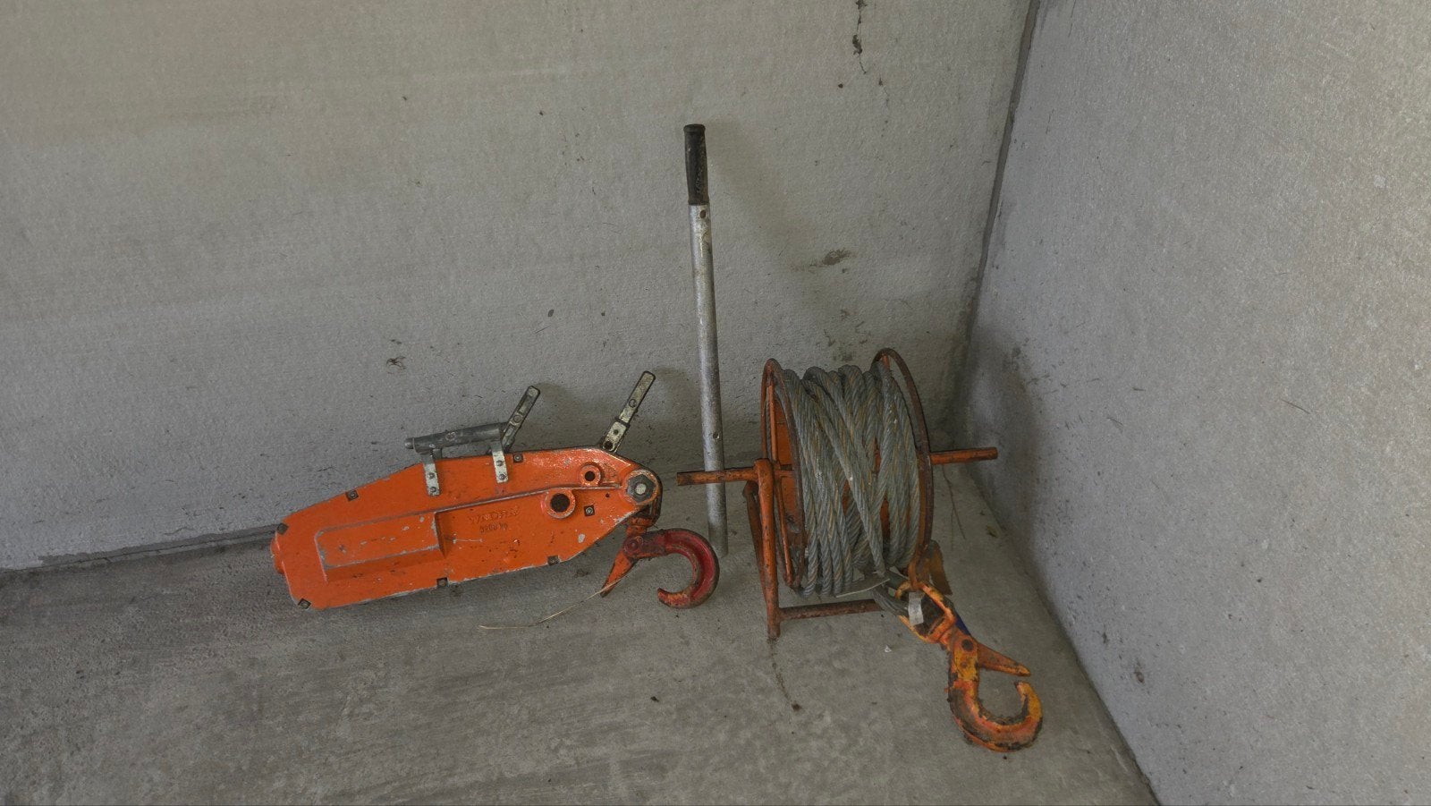 Wadra staaldraadtrekapparaat S32 + rol staalkabel, Doe-het-zelf en Bouw, Ophalen, Gebruikt, IJzer