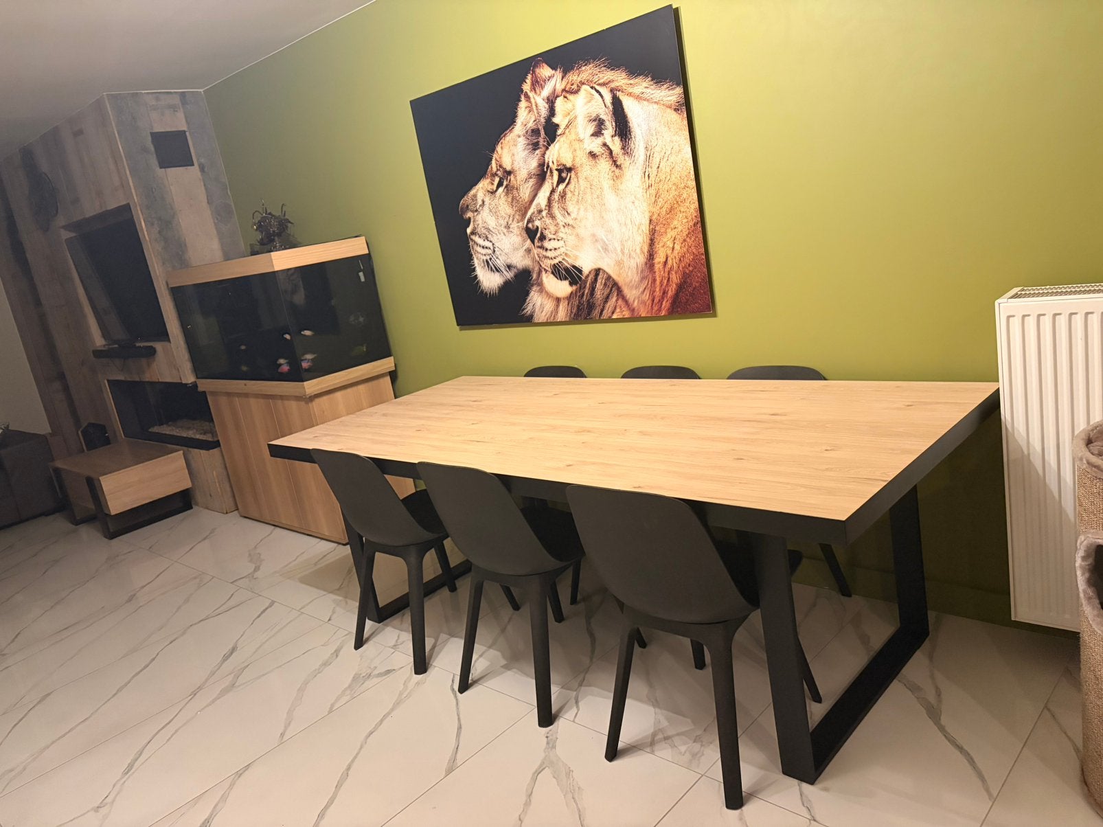 Moderne eettafel met eikenhouten look en metalen poten, Huis en Inrichting, Ophalen, Eikenhout, 200 cm of meer, 50 tot 100 cm