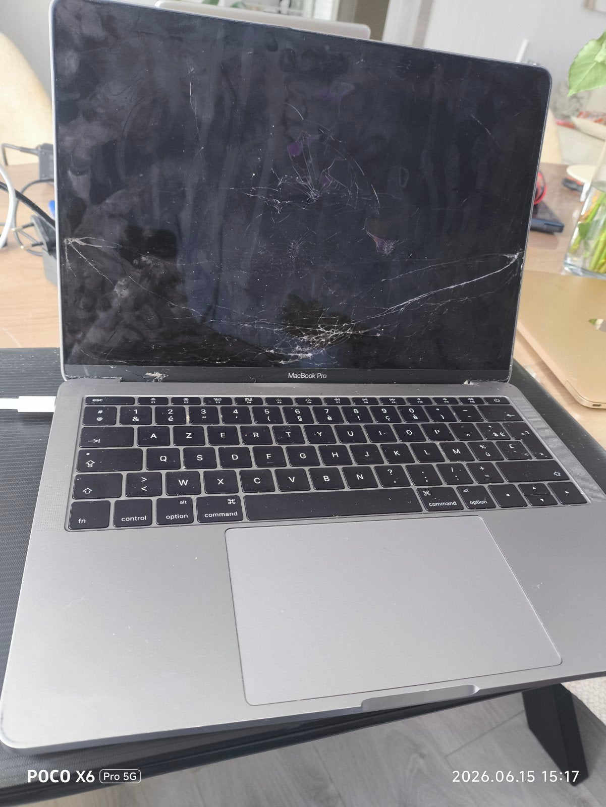 MacBook Pro (13 INCH, 2016 )
HET SCHERM IS GEBROKEN., Computers en Software, Ophalen, 13 inch, MacBook