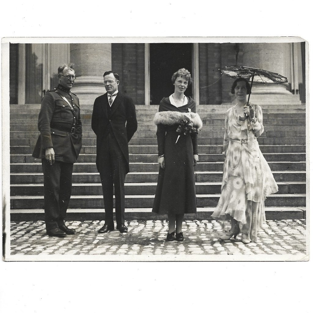 Amelia Earhart au palais de Laeken-Photo de presse originale, Collections, Aviation, Enlèvement ou Envoi, Utilisé, Carte, Photo ou Gravure