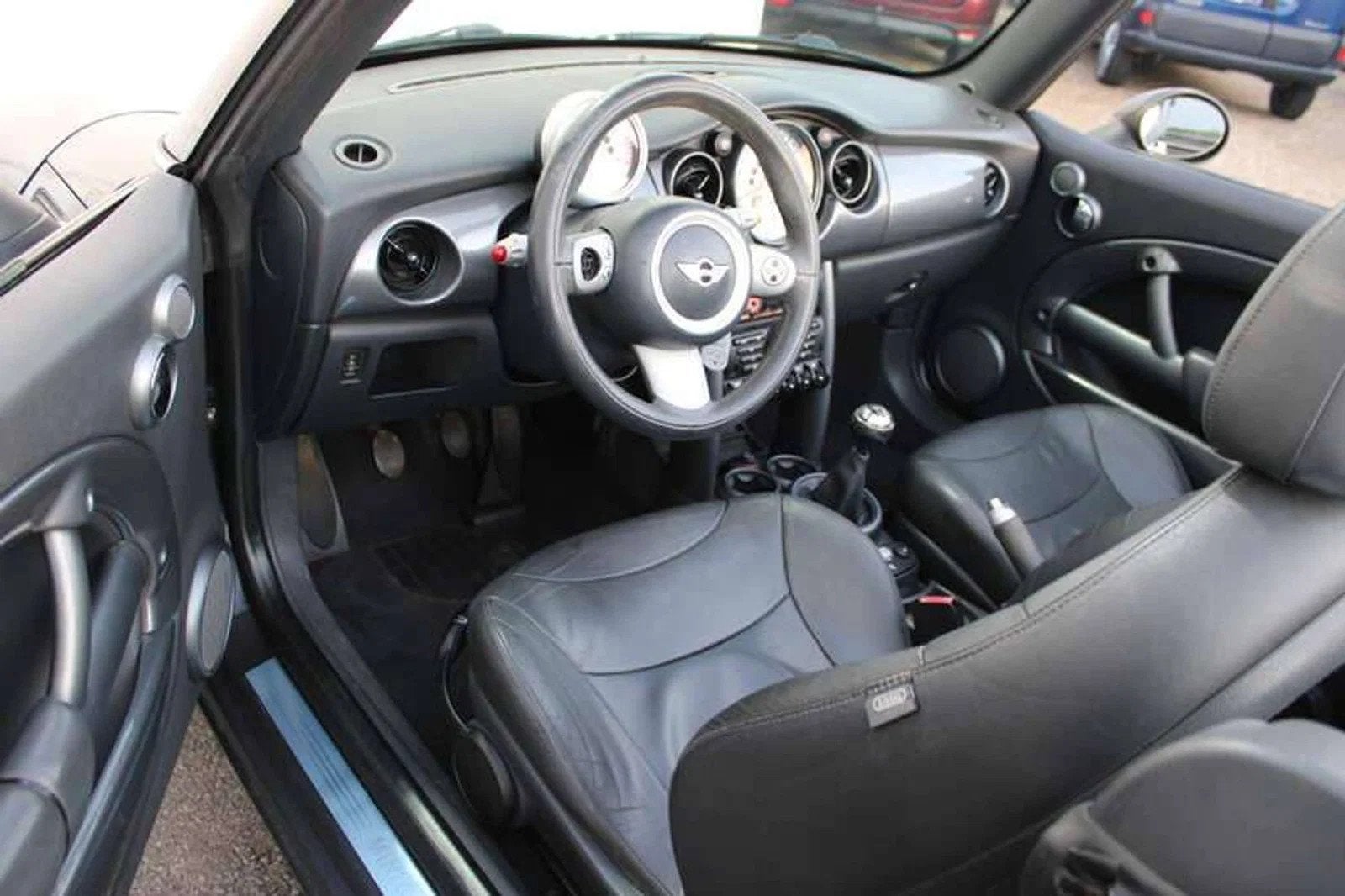 MINI Cabrio Cooper 1.6i Leder/Airco inclusief 1 JAAR garanti, Auto's, Mini, 4 zetels, Gebruikt, Zwart, 4 cilinders