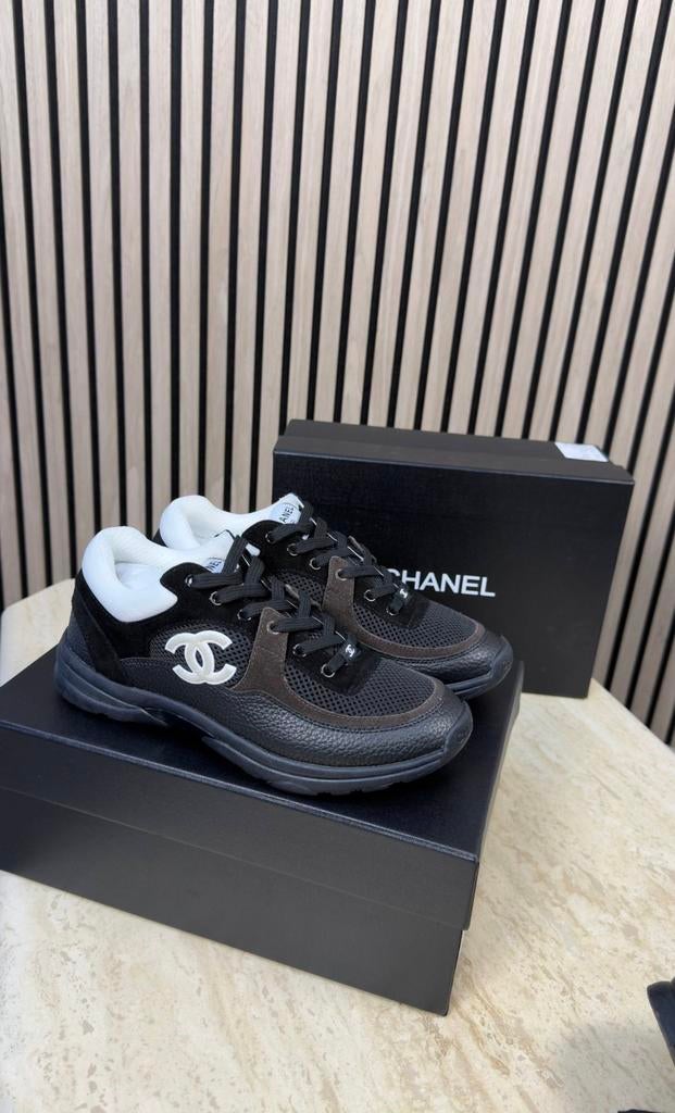 Channel sneakers, Ophalen of Verzenden, Nieuw, Sneakers