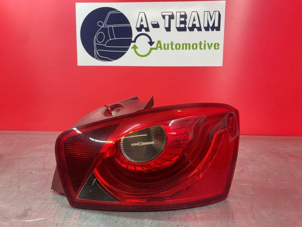 FEU ARRIÈRE DROIT Seat Ibiza IV (6J5) (|6J4945096H|), Seat Deutschland GmbH, Service@seat.de, Utilisé, Seat