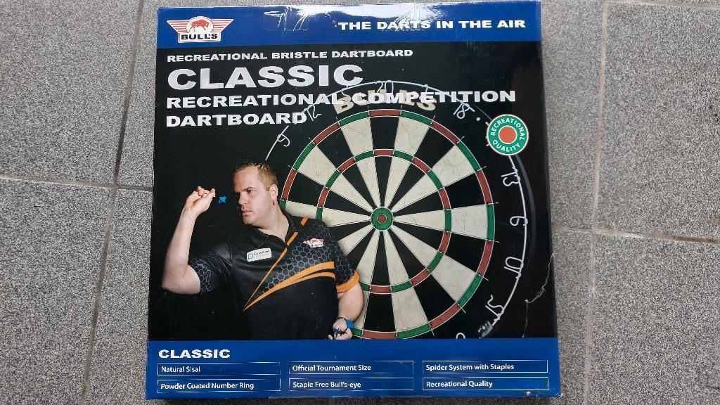 Bulls Classic Dartsbord, Sport en Fitness, Darts, Ophalen, Nieuw, Dartbord met pijlen