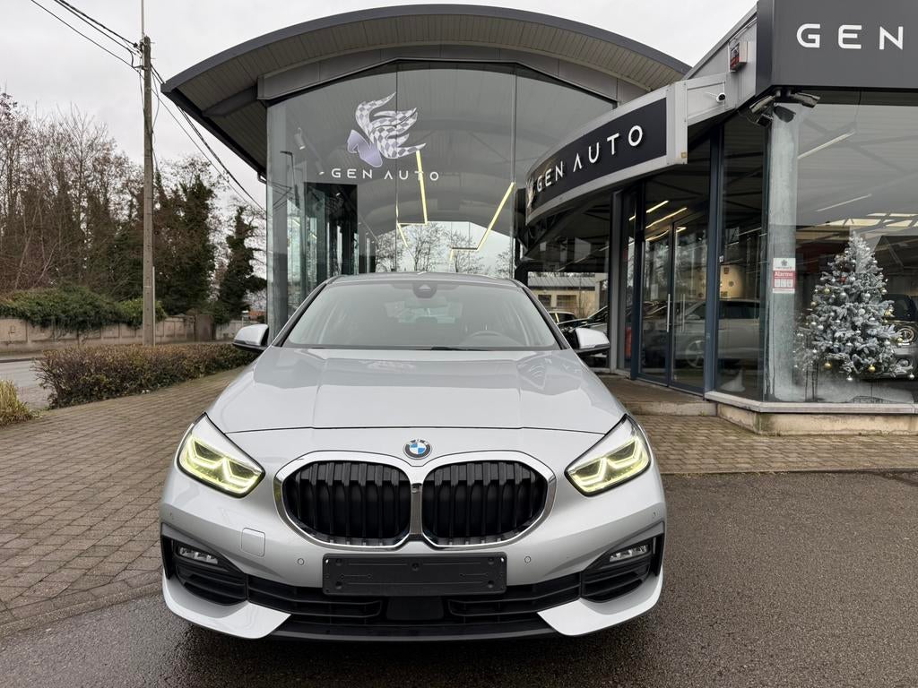 BMW 118 i Sport Line Cockpit*12 tot 36 MAANDEN GARANTIE*, 3 cilinders, Zilver of Grijs, 1499 cc, 1845 kg