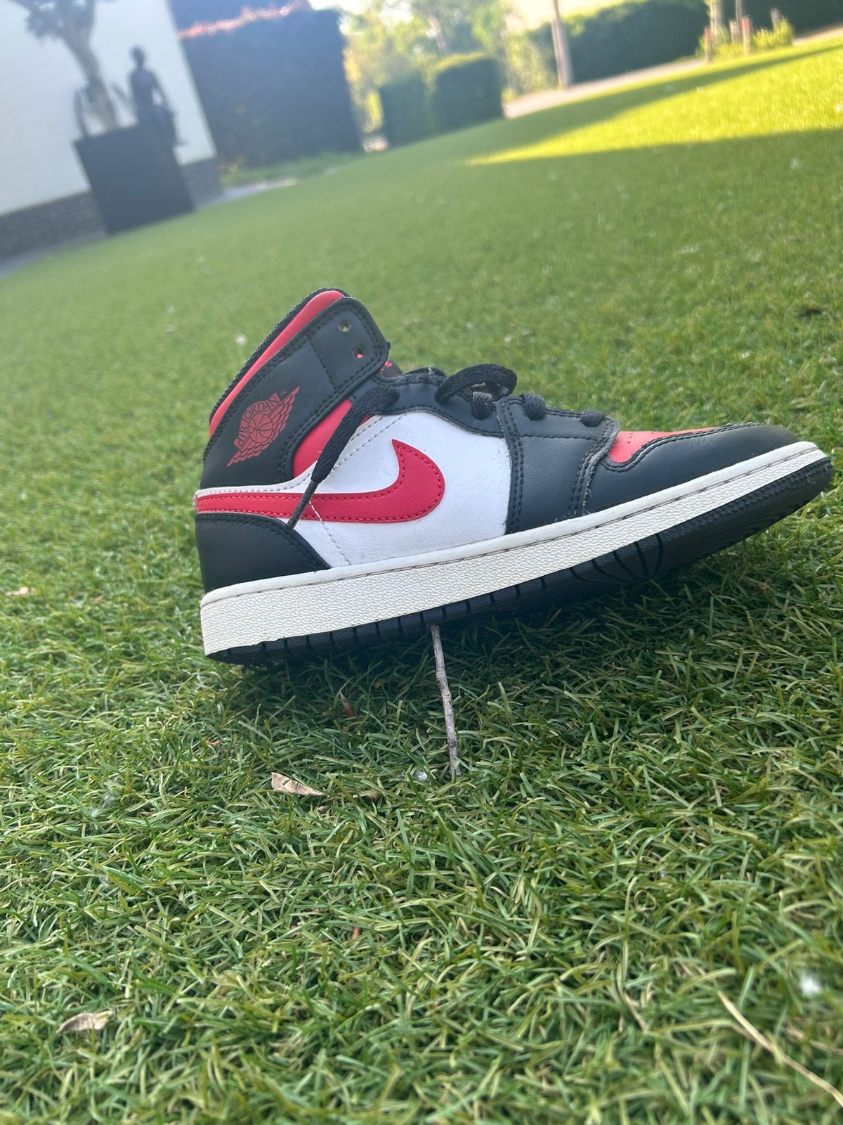 Legit air jordan 1 mid black white red, Ophalen, Zo goed als nieuw