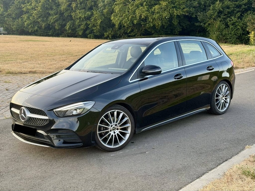 Mercedes B180 AMG 2020 136PK AMG pakket Garantie Automaat, Auto's, Zwart, Bedrijf, 5 deurs, Dealer onderhouden