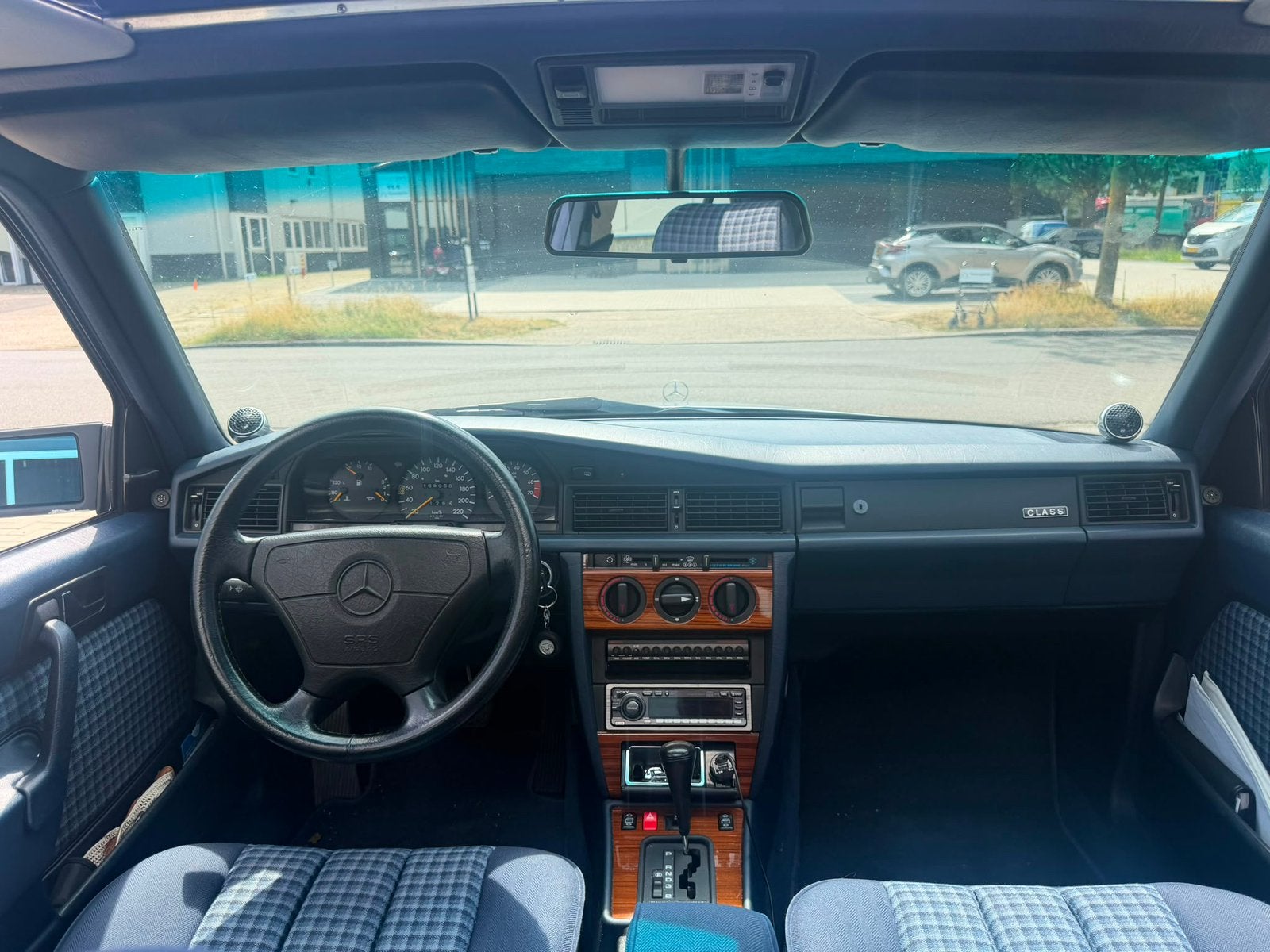 MERCEDES 190E SÉRIE 1.8E AVEC TOIT OUVRANT  BJ1993, Autos, Entreprise, Carnet d'entretien, Noir, 5 portes