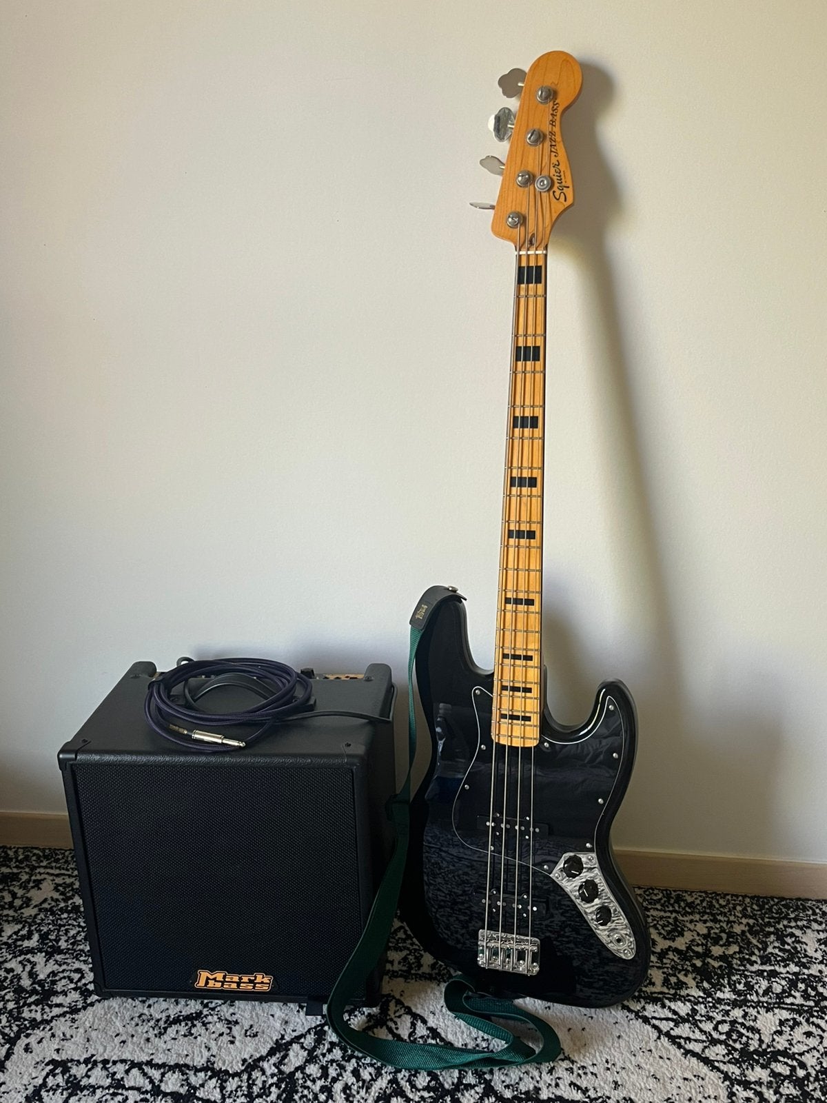 Markbass + squier jazz bass, Muziek en Instrumenten, Snaarinstrumenten | Gitaren | Bas, Ophalen, Zo goed als nieuw