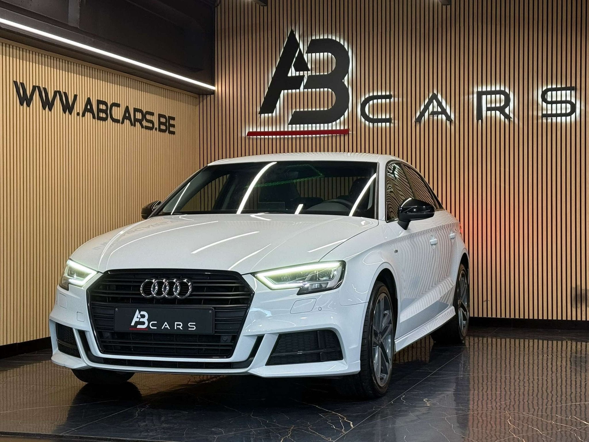 Audi A3 1.6 TDI S LINE * SEDAN - BERLINE * GARANTIE 12 MOIS, Autos, Achat, Entreprise, Tissu, 1598 cm³