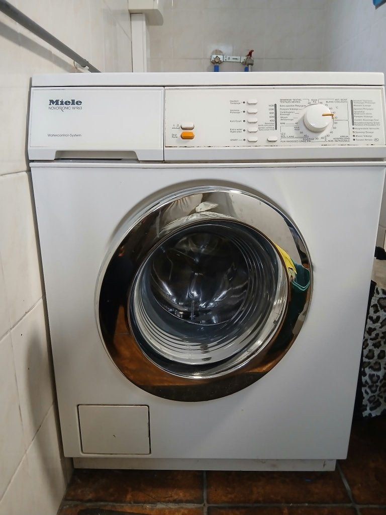 Wasmachine Miele, 1200 à 1600 tours, 85 à 90 cm, 4 à 6 kg, Programme lavage à la main