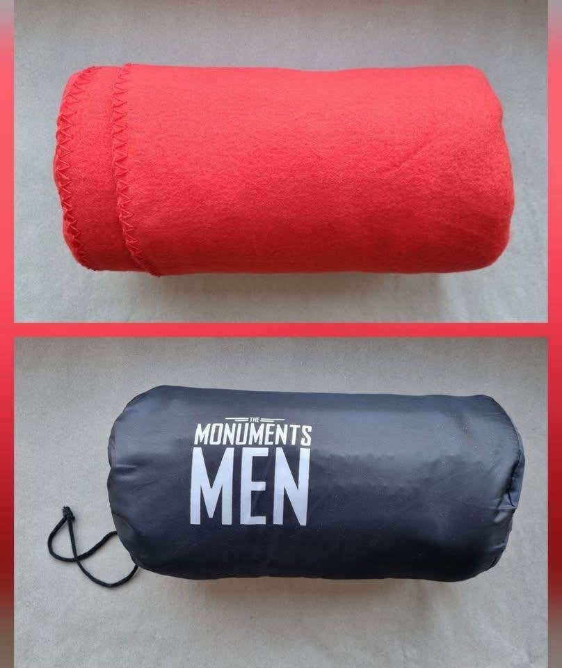 Étui The Monuments Men en polaire rouge avec George Clooney, Maison & Meubles, Neuf, Couverture polaire, Housse de rangement incluse