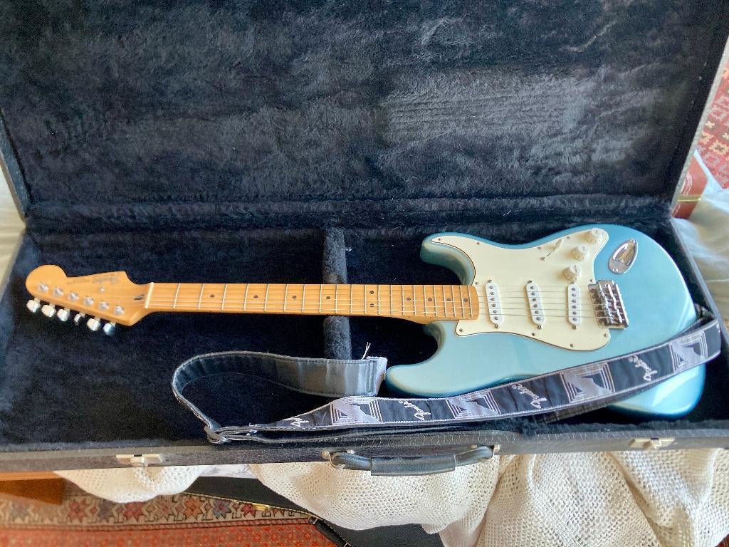 2004 Fender MIM Stratocaster Alnico 5, Musique & Instruments, Enlèvement ou Envoi, Comme neuf, Solid body, Fender