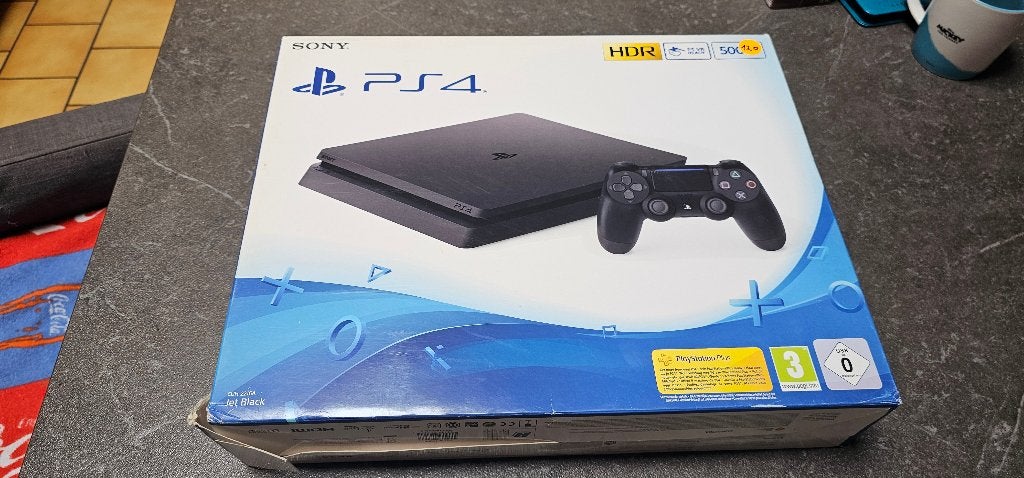 PS4 slim en boite, Consoles de jeu & Jeux vidéo, Consoles de jeu | Sony PlayStation 4, Utilisé, Slim, Enlèvement ou Envoi