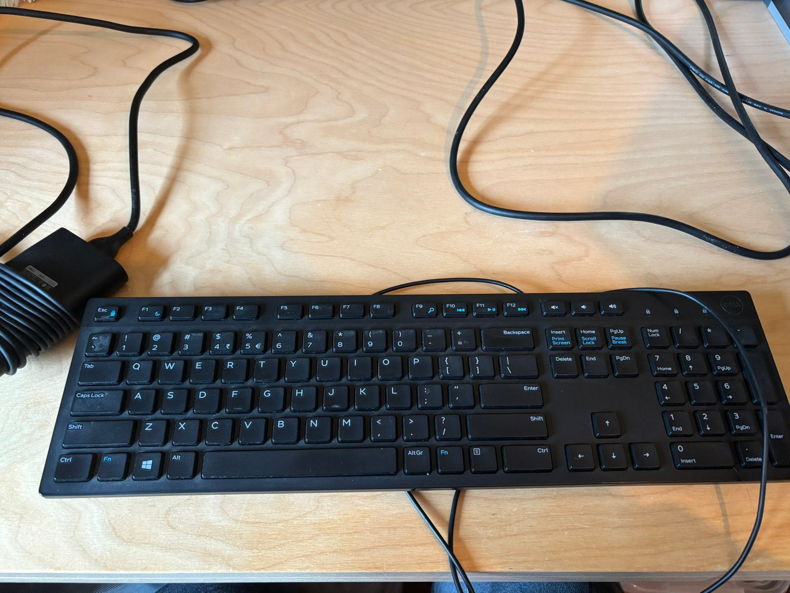 QWERTY toetsenbord, Computers en Software, Toetsenborden, Ophalen of Verzenden, Qwerty, Zo goed als nieuw, Bedraad