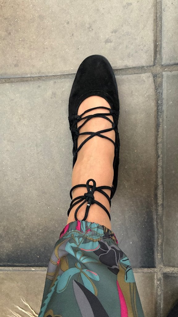 Zwarte suede ballerina's met wikkelveter, Vêtements | Femmes, Illune, Enlèvement ou Envoi, Comme neuf, Ballerines