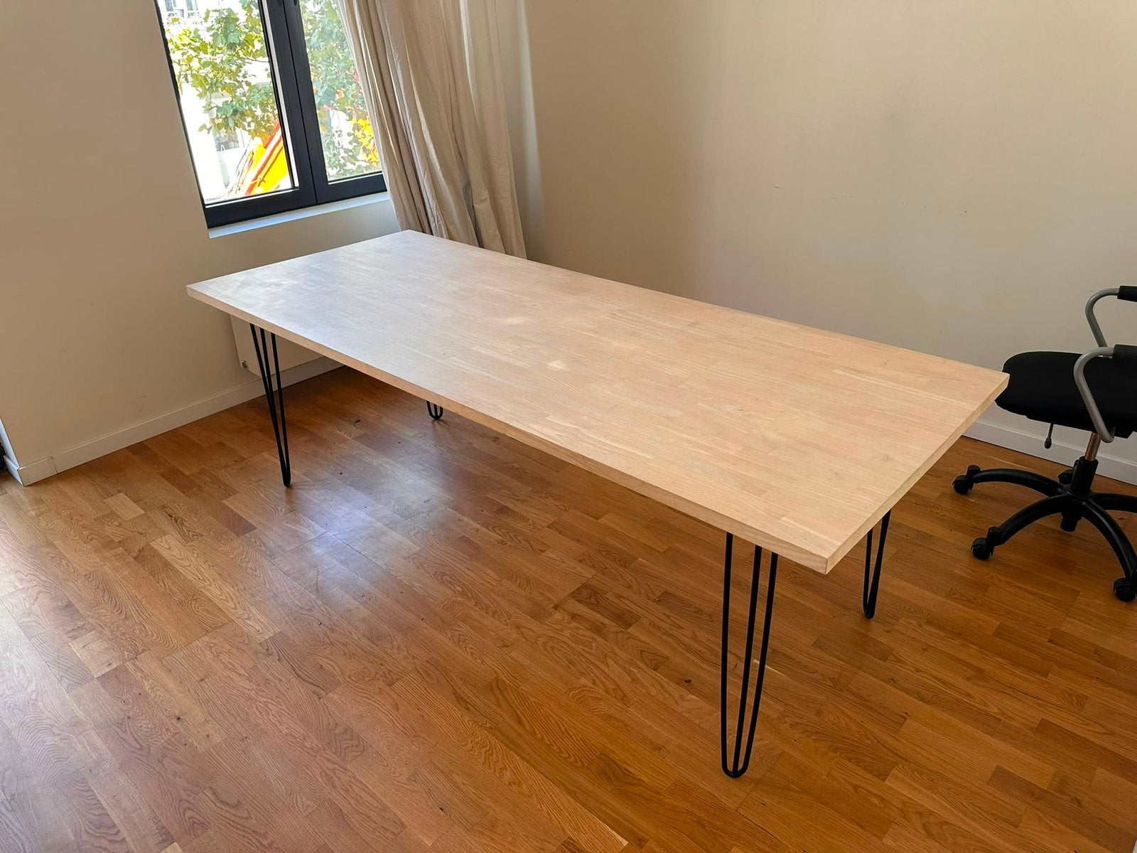 Houten tafel met metalen poot, Ophalen, Gebruikt