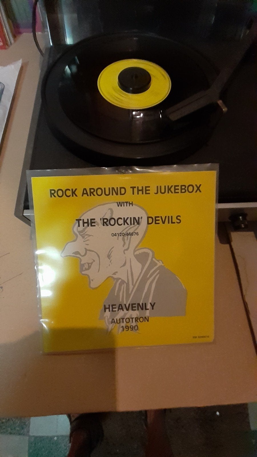 Vinyl singel the rockin devils heavenly nieuw, Audio, Tv en Foto, Platenspelers, Ophalen of Verzenden