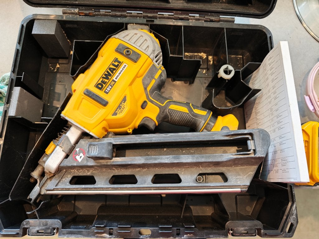 Dewalt dcn 692 nagel pistool, Bricolage & Construction, Outillage | Outillage à main, Comme neuf, Enlèvement ou Envoi