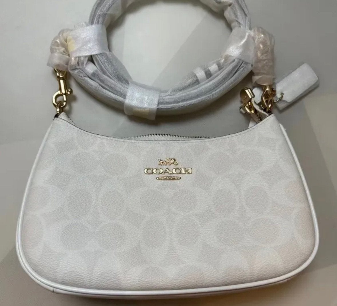 Prachtige nieuwe creme Coach tas!, Handtassen en Accessoires, Tassen | Damestassen, Ophalen of Verzenden, Nieuw, Handtas