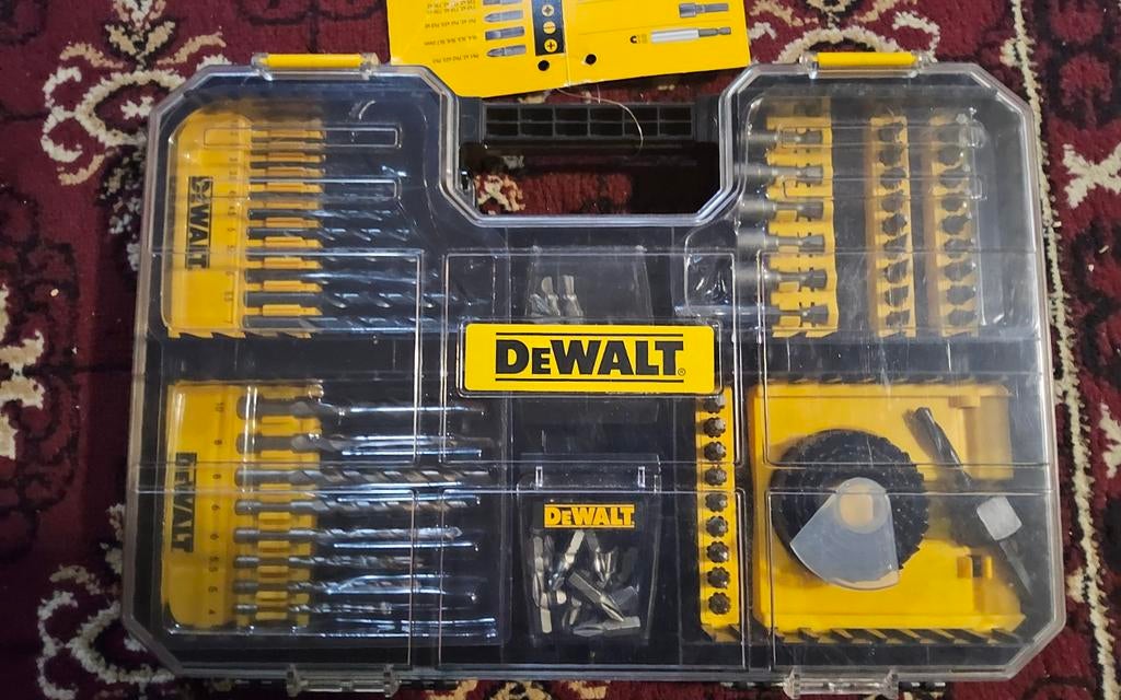 De DeWalt T-Stak Universal Set DT71569 bevat een 100-delige, Ophalen