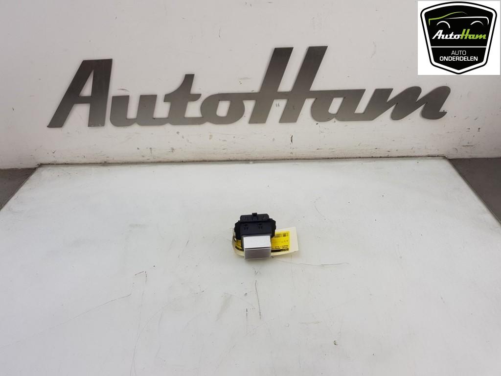 KACHELWEERSTAND Renault Clio IV Estate / Grandtour (7R), Auto-onderdelen, Gebruikt, Renault