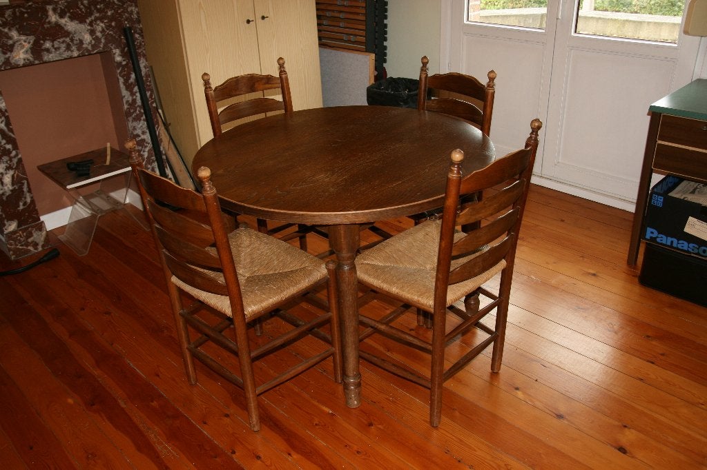 Massief eiken eetkamer met ronde tafel en 4 rieten stoelen, Ophalen, Gebruikt, Vintage, 4 tot 6 stoelen