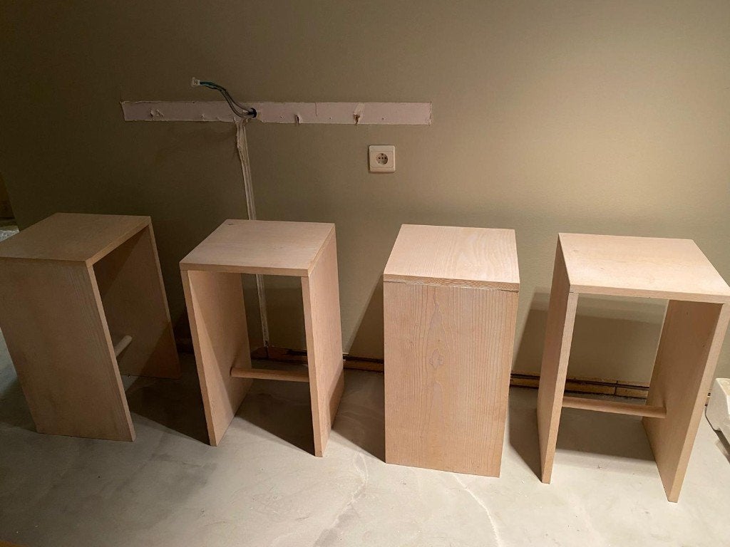 Tabourets pour la hauteur du plan de travail, 4 tabourets, Comme neuf, Enlèvement, Bois