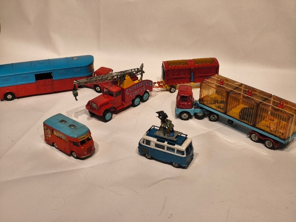 CORGI TOYS CHIPPPERFIELD CIRCUSVOERTUIGSET, Ophalen of Verzenden, Gebruikt, Bus of Vrachtwagen, Corgi