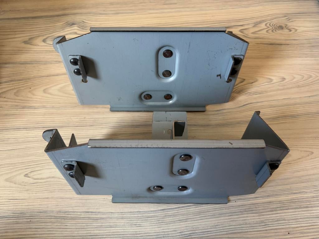 BATTERY SUPPORT FOR WILLYS MB CHASSIS, Ophalen, Zo goed als nieuw