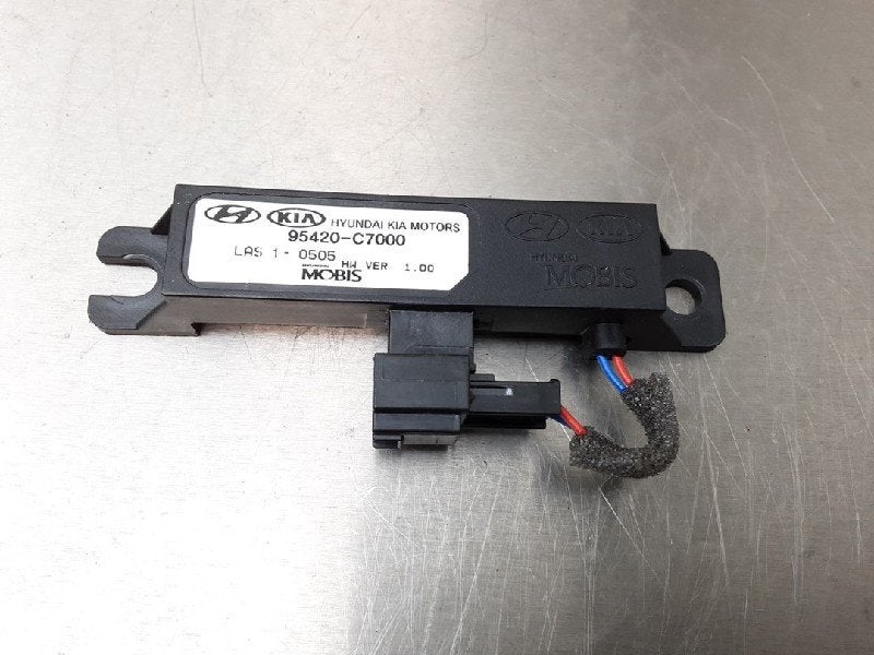 ANTENNE D'ACCÈS SANS CLÉ Hyundai i20 (GBB) (|95420C7000|), Hyundai Motor Deutschland GmbH, Kaiserleipromenade 5
63067  Offenbach am Main, DE