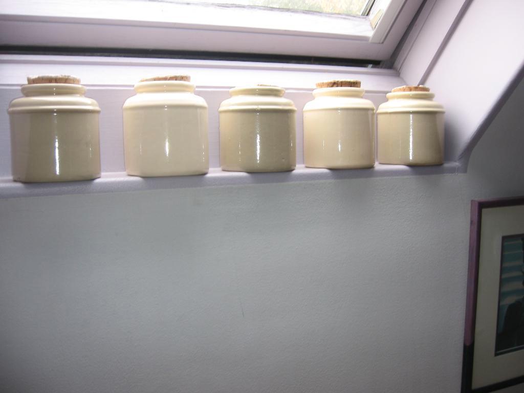 7 donkere en lichte potjes van steengoed voor conservering, Huis en Inrichting, Keuken | Servies, Zo goed als nieuw, Overige typen