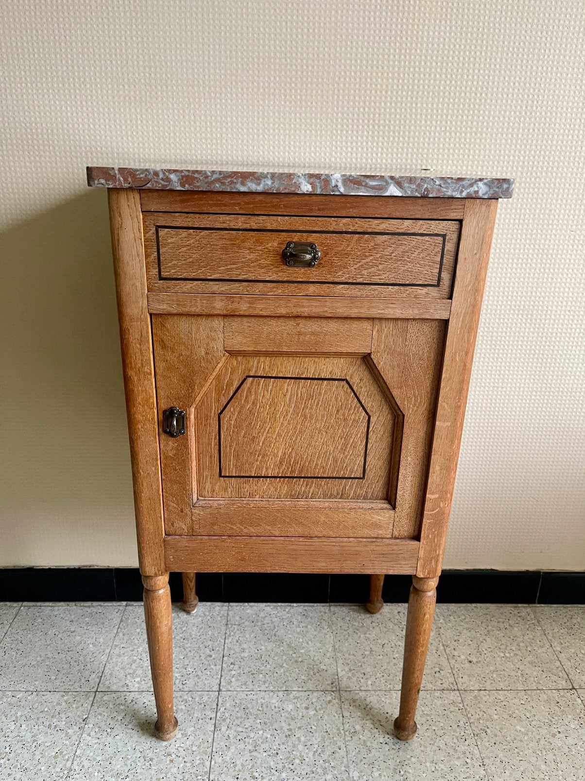 Table de chevet ancienne avec plateau en marbre, Antiquités & Art, Enlèvement