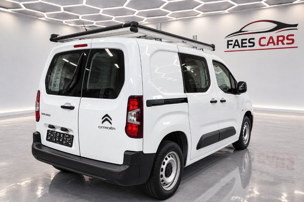 Citroen Berlingo 110 pk versie amper 32000 Km, Auto's, Dealer onderhouden, Stof, 1199 cc, Wit