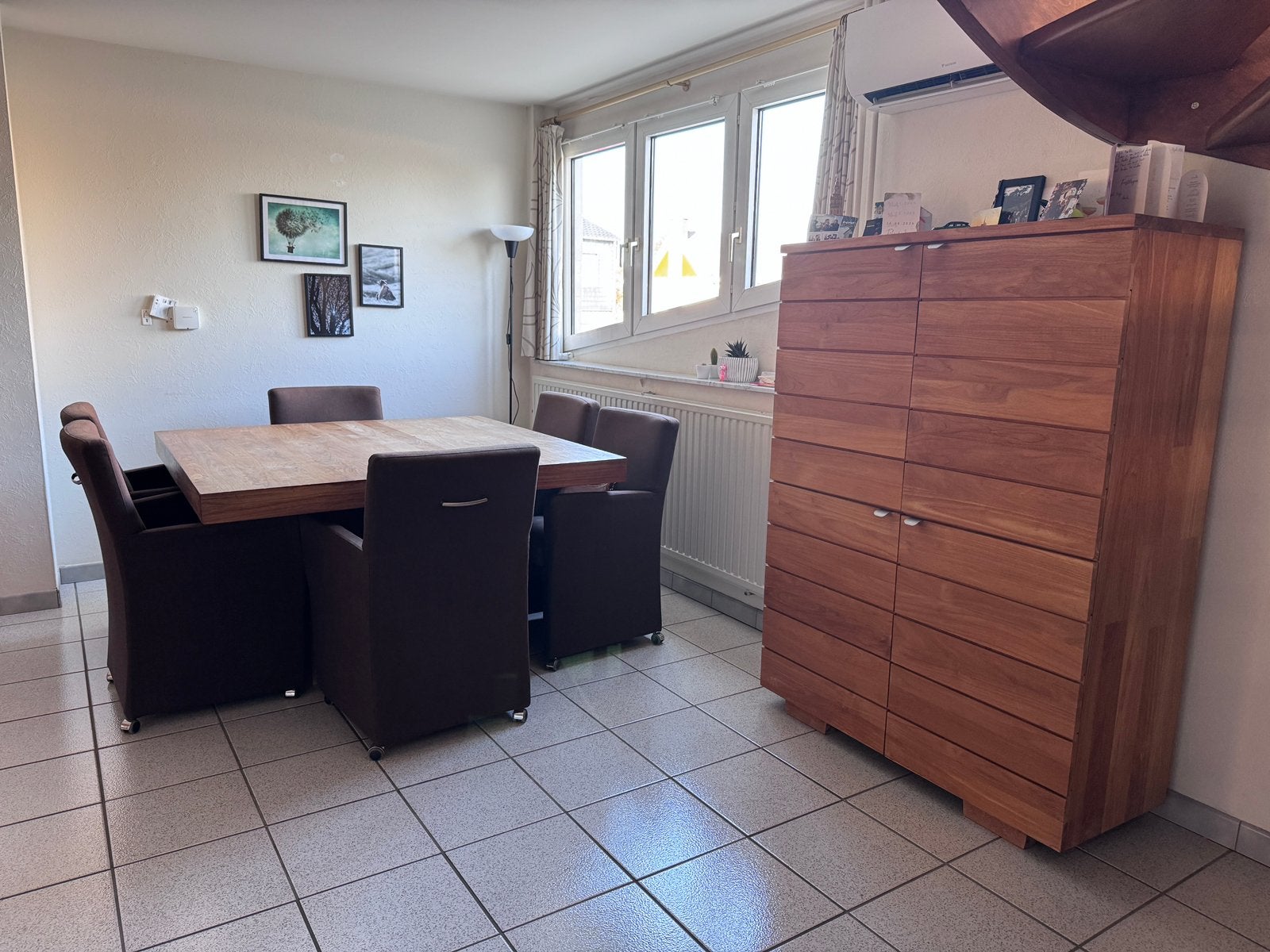 Salle à manger- armoire en teck, table et 6 chaises en tissu, Enlèvement, Utilisé, 6 à 8 chaises