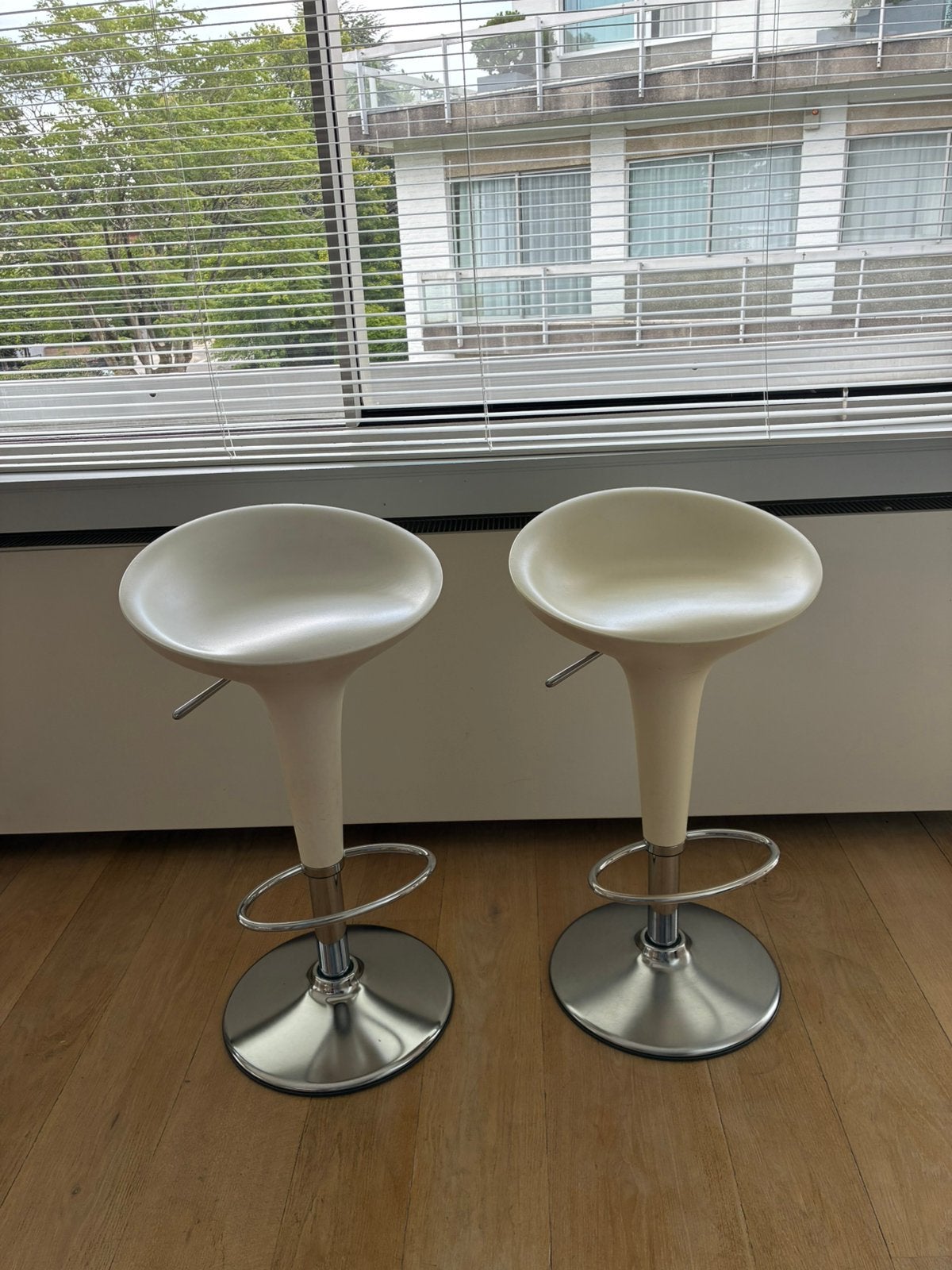 2 tabourets de bar, Métal, 2 tabourets, Utilisé, 60 à 90 cm
