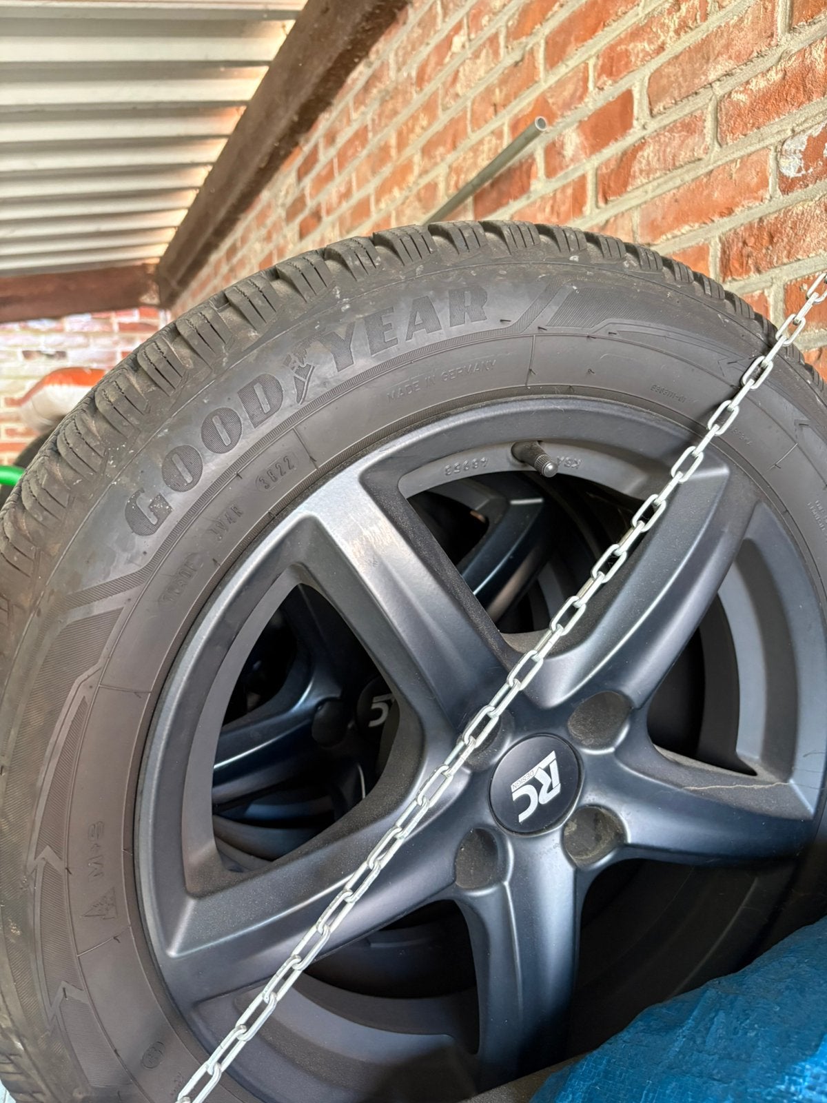 Zwarte velgen met winterbanden, Auto-onderdelen, Banden en Velgen, Ophalen, Winterbanden, Velg(en)