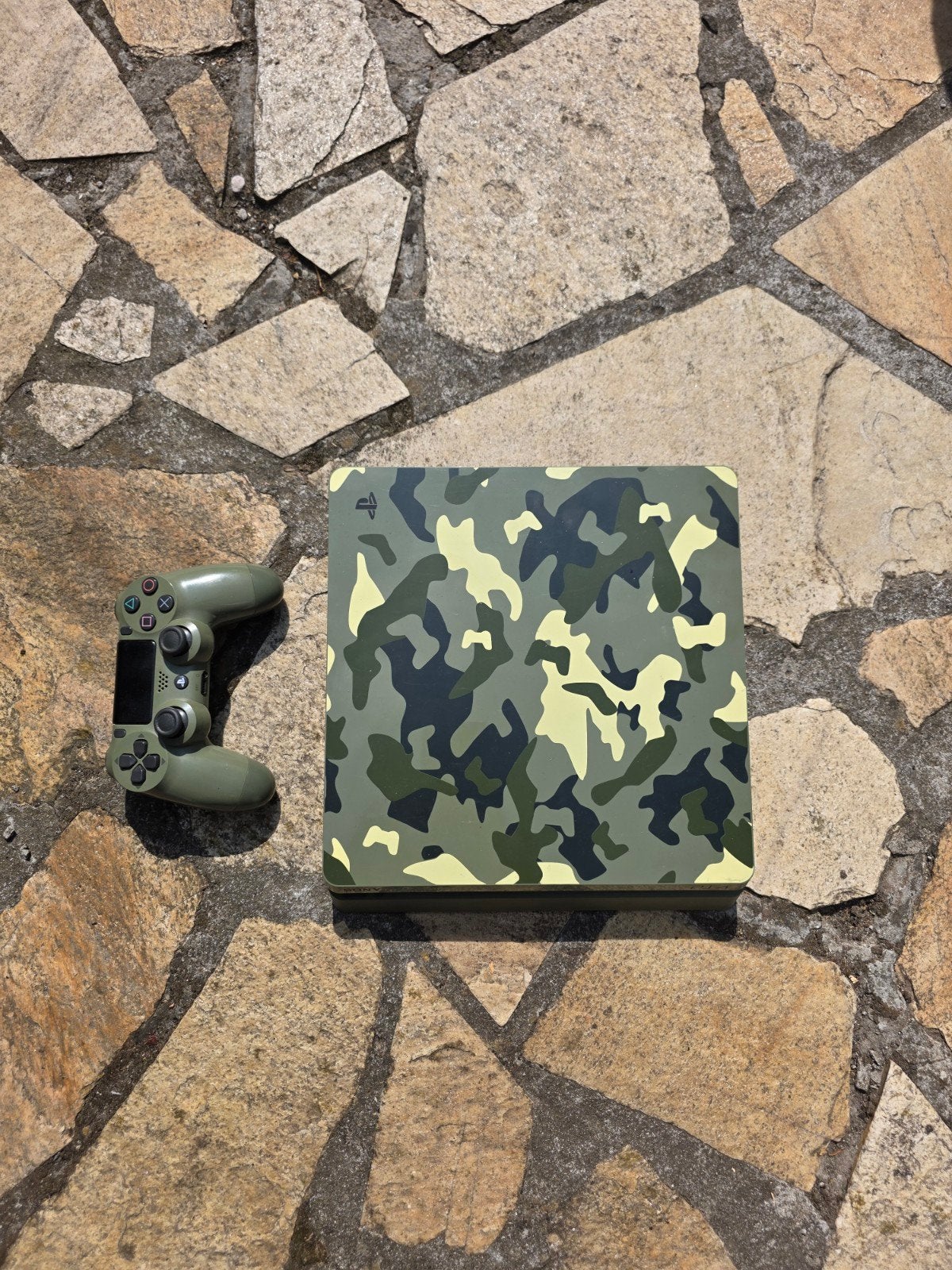 Rare PS4 Slim 1 To, édition camouflage de la Seconde Guerre, Consoles de jeu & Jeux vidéo, Consoles de jeu | Sony PlayStation 4