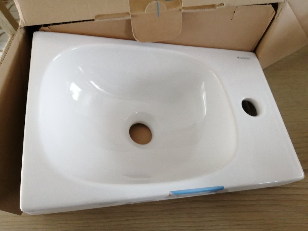 nieuwe GEBERIT lavabo, Doe-het-zelf en Bouw, Ophalen, Nieuw, Steen, Wastafel