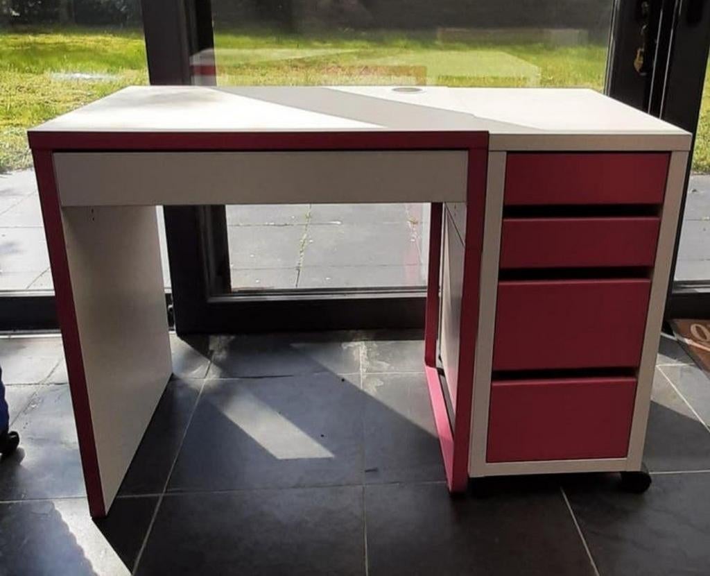 Micke bureau + ladekast op wieltjes/2 delig/ in goede staat, Ophalen, IKEA, Roze