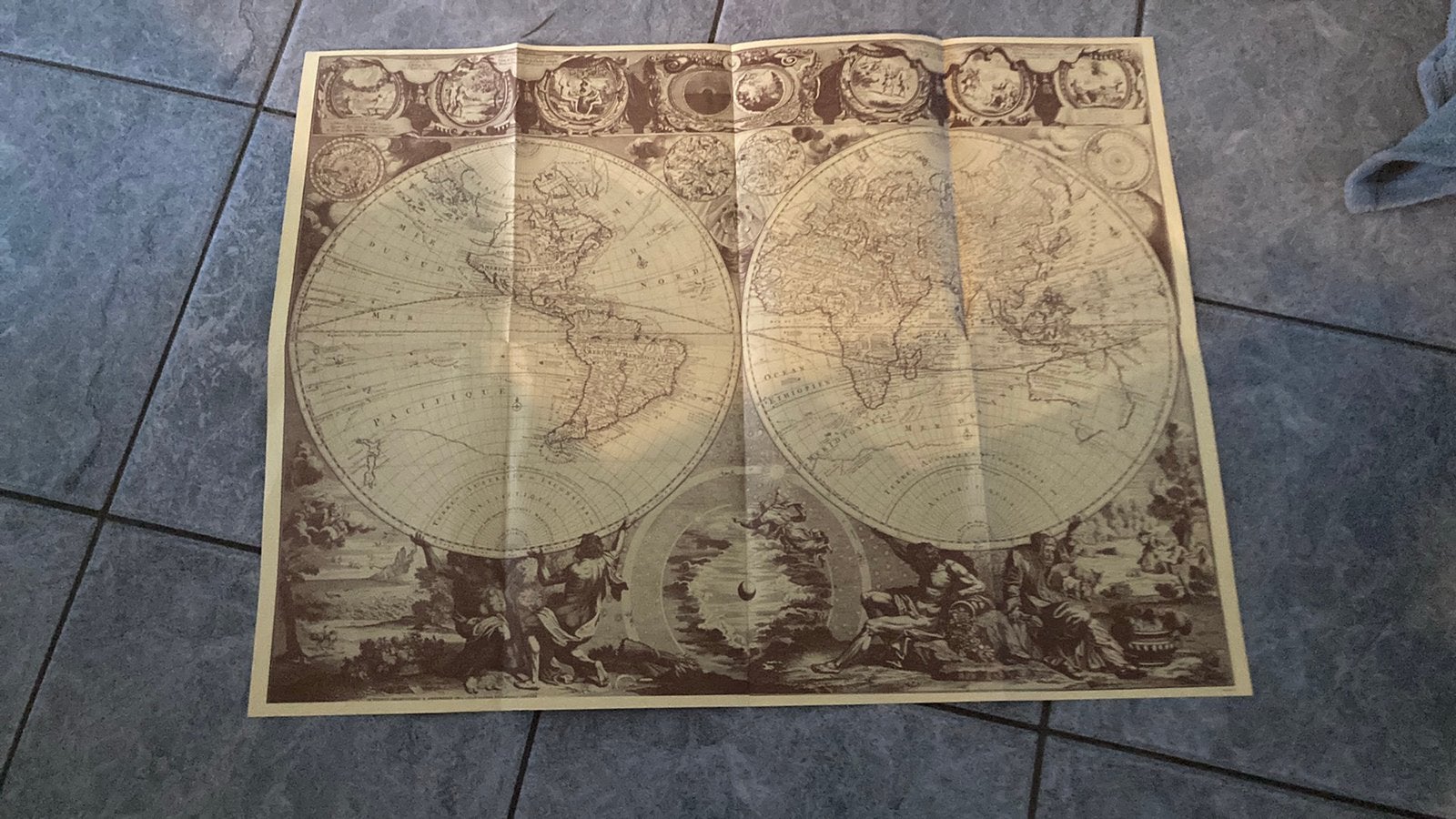 Poster oude wereldkaart, Verzamelen, Ophalen of Verzenden, Zo goed als nieuw