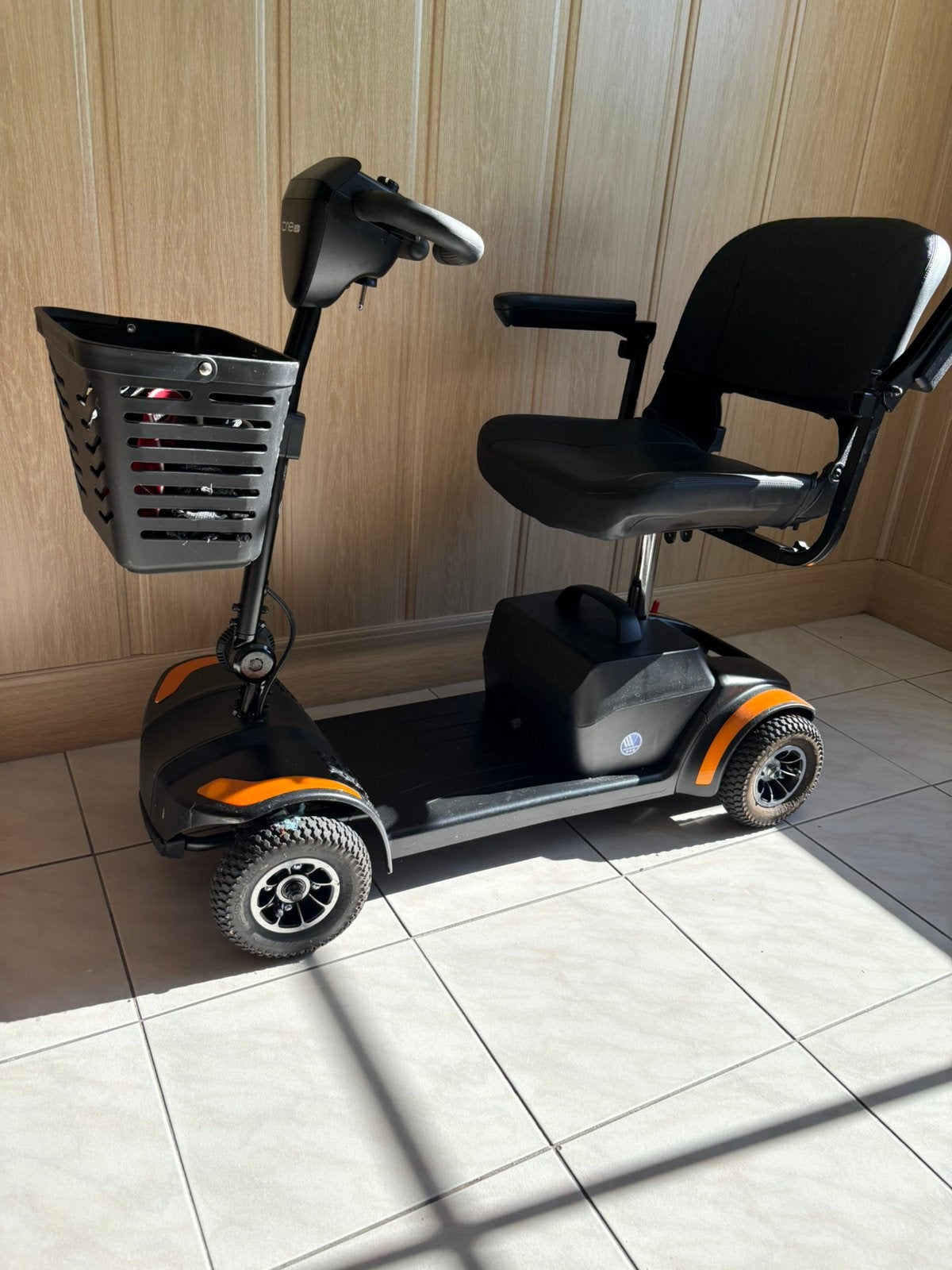 Scootmobiel met lucht banden, Ophalen, Zo goed als nieuw